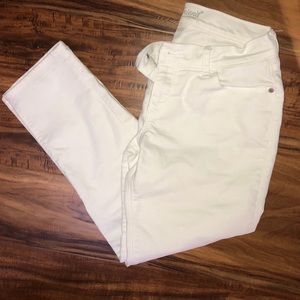 Old Navy White Boyfriend Capri Jeans